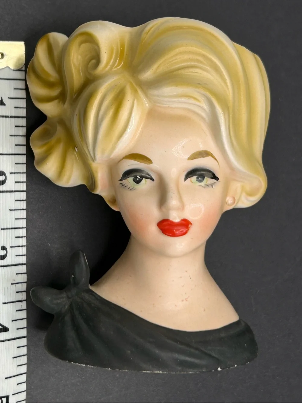 Napcoware 1960s Vintage Blonde Lady Head Vase with Red Lips 4”